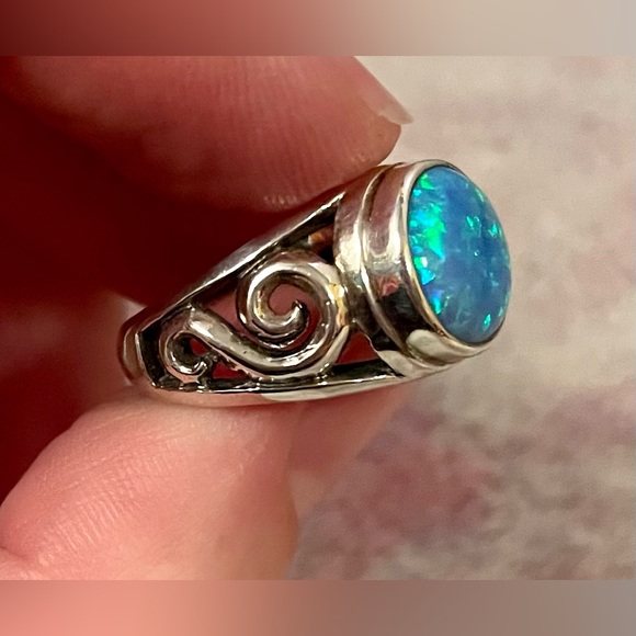 Gorgeous Blue Opal and Sterling Silver Ring Size 6 - Picture 6 of 10